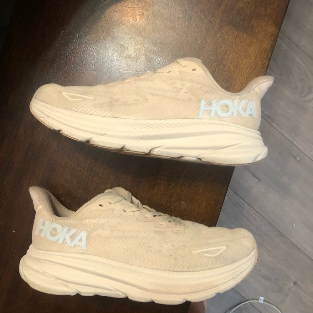 Women’s Hoka Clifton 9 ‘Shifting Sand size 9.5 - Picture 3 of 8
